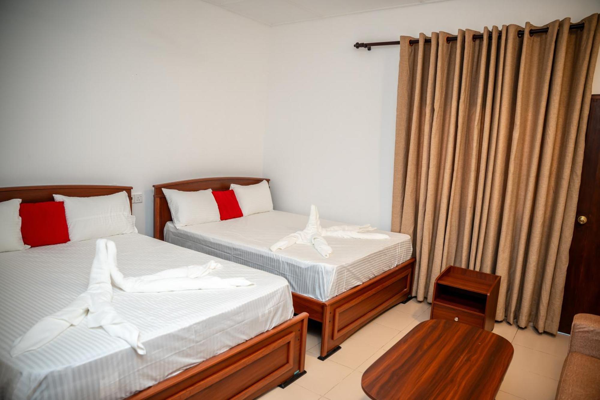 Sea Way Hotel Nilaveli Extérieur photo